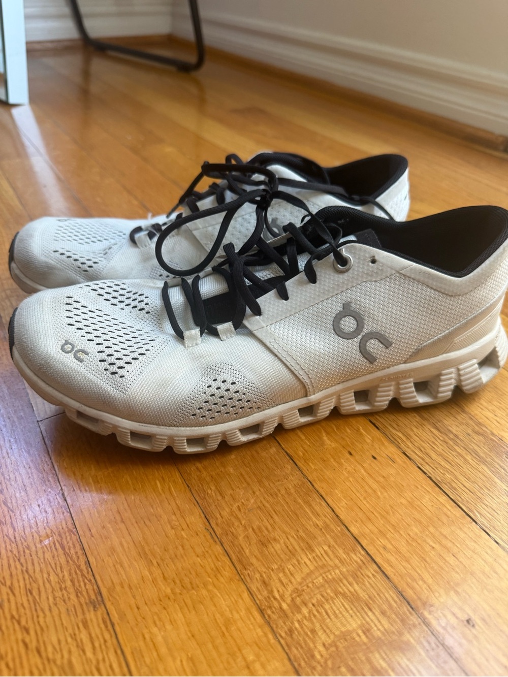 On Running Running women's Cloud White Athletic Sneakers size 9